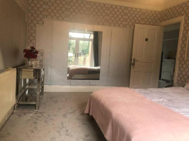 double bedroom Manchester Eksteriør billede
